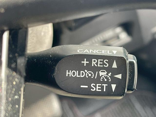 プリウス 　全周囲カメラ　ＥＴＣ　スマートキー　レーダークルーズコントロール　ワンセグＴＶ　Ｂｌｕｅｔｏｏｔｈ　パワステ　フラットシート　ＬＥＤヘッドランプ　フロントフォグランプ　純正１７インチアルミホイール（38枚目）