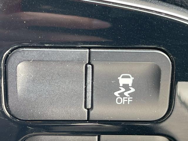 プリウス 　全周囲カメラ　ＥＴＣ　スマートキー　レーダークルーズコントロール　ワンセグＴＶ　Ｂｌｕｅｔｏｏｔｈ　パワステ　フラットシート　ＬＥＤヘッドランプ　フロントフォグランプ　純正１７インチアルミホイール（40枚目）