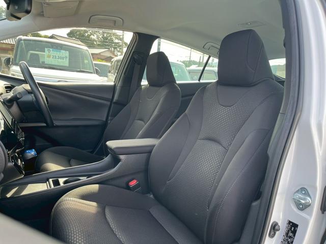 プリウス 　全周囲カメラ　ＥＴＣ　スマートキー　レーダークルーズコントロール　ワンセグＴＶ　Ｂｌｕｅｔｏｏｔｈ　パワステ　フラットシート　ＬＥＤヘッドランプ　フロントフォグランプ　純正１７インチアルミホイール（46枚目）