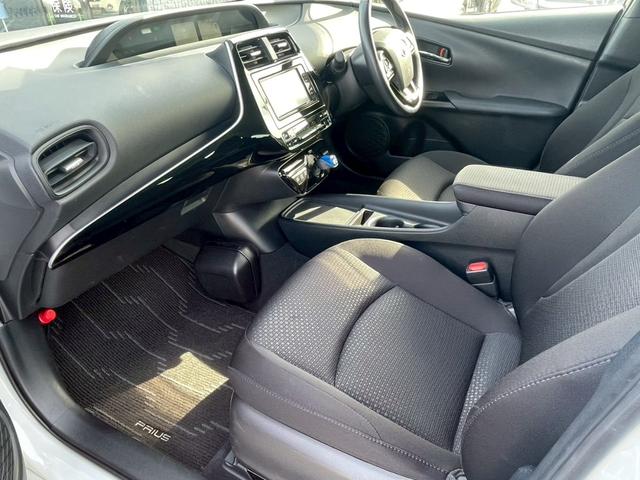 プリウス 　全周囲カメラ　ＥＴＣ　スマートキー　レーダークルーズコントロール　ワンセグＴＶ　Ｂｌｕｅｔｏｏｔｈ　パワステ　フラットシート　ＬＥＤヘッドランプ　フロントフォグランプ　純正１７インチアルミホイール（47枚目）