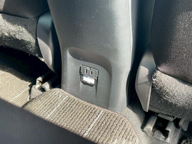 プリウス 　全周囲カメラ　ＥＴＣ　スマートキー　レーダークルーズコントロール　ワンセグＴＶ　Ｂｌｕｅｔｏｏｔｈ　パワステ　フラットシート　ＬＥＤヘッドランプ　フロントフォグランプ　純正１７インチアルミホイール（55枚目）