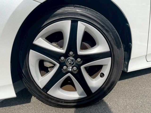 プリウス 　全周囲カメラ　ＥＴＣ　スマートキー　レーダークルーズコントロール　ワンセグＴＶ　Ｂｌｕｅｔｏｏｔｈ　パワステ　フラットシート　ＬＥＤヘッドランプ　フロントフォグランプ　純正１７インチアルミホイール（57枚目）