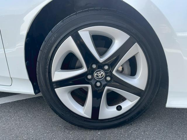 プリウス 　全周囲カメラ　ＥＴＣ　スマートキー　レーダークルーズコントロール　ワンセグＴＶ　Ｂｌｕｅｔｏｏｔｈ　パワステ　フラットシート　ＬＥＤヘッドランプ　フロントフォグランプ　純正１７インチアルミホイール（59枚目）