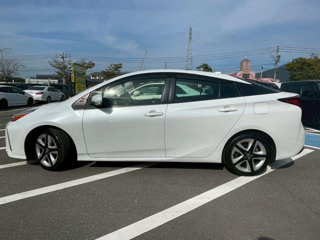 プリウス 　全周囲カメラ　ＥＴＣ　スマートキー　レーダークルーズコントロール　ワンセグＴＶ　Ｂｌｕｅｔｏｏｔｈ　パワステ　フラットシート　ＬＥＤヘッドランプ　フロントフォグランプ　純正１７インチアルミホイール（63枚目）