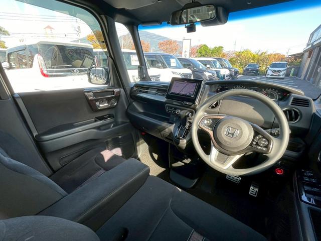 Ｎ－ＢＯＸカスタム 　禁煙車　両側スライドドア　フルフラットシート　バイザー付　障害物センサー　バックカメラ　ＥＴＣ　チップアップシート　ドライブレコーダー　ナビ　ベンチシート　アダプティブクルーズコントロール（3枚目）