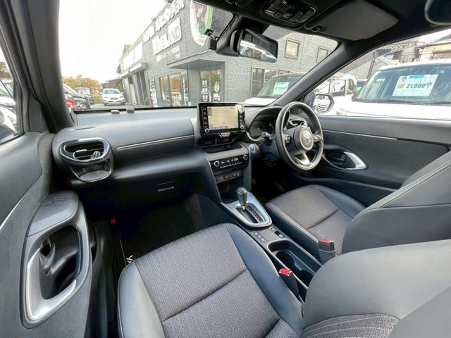 ヤリスクロス ハイブリッドＺ　禁煙車　全周囲カメラ　パワーシート　レーダークルーズコントロール　障害物センサー　シートヒーター　前後ドラレコ　ＥＴＣ　フルセグＴＶ　スマートキー　ハーフレザー　フラットシート　純正アルミホイール（2枚目）