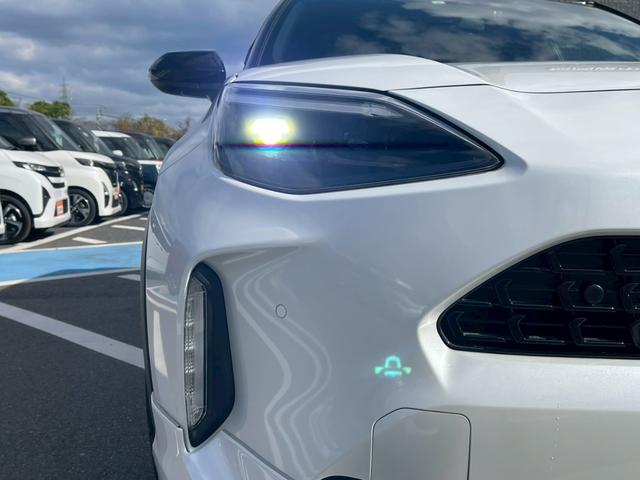 ヤリスクロス ハイブリッドＺ　禁煙車　全周囲カメラ　パワーシート　レーダークルーズコントロール　障害物センサー　シートヒーター　前後ドラレコ　ＥＴＣ　フルセグＴＶ　スマートキー　ハーフレザー　フラットシート　純正アルミホイール（3枚目）