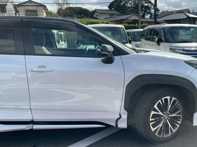 ヤリスクロス ハイブリッドＺ　禁煙車　全周囲カメラ　パワーシート　レーダークルーズコントロール　障害物センサー　シートヒーター　前後ドラレコ　ＥＴＣ　フルセグＴＶ　スマートキー　ハーフレザー　フラットシート　純正アルミホイール（11枚目）
