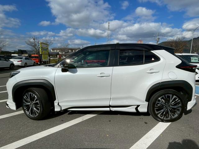 ヤリスクロス ハイブリッドＺ　禁煙車　全周囲カメラ　パワーシート　レーダークルーズコントロール　障害物センサー　シートヒーター　前後ドラレコ　ＥＴＣ　フルセグＴＶ　スマートキー　ハーフレザー　フラットシート　純正アルミホイール（20枚目）