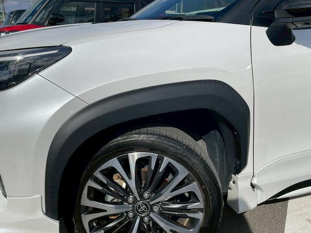 ヤリスクロス ハイブリッドＺ　禁煙車　全周囲カメラ　パワーシート　レーダークルーズコントロール　障害物センサー　シートヒーター　前後ドラレコ　ＥＴＣ　フルセグＴＶ　スマートキー　ハーフレザー　フラットシート　純正アルミホイール（21枚目）