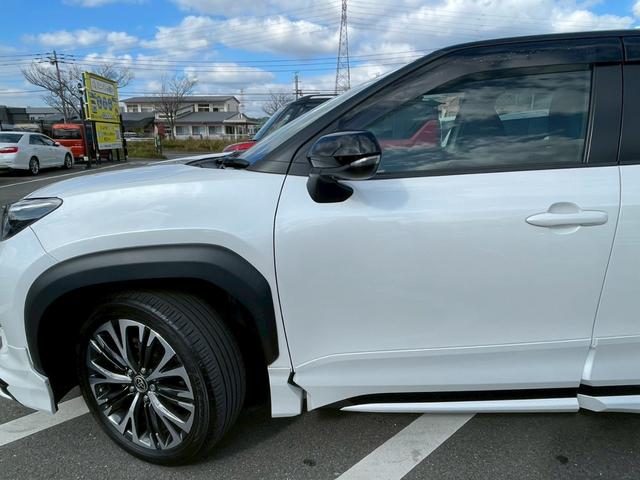 ヤリスクロス ハイブリッドＺ　禁煙車　全周囲カメラ　パワーシート　レーダークルーズコントロール　障害物センサー　シートヒーター　前後ドラレコ　ＥＴＣ　フルセグＴＶ　スマートキー　ハーフレザー　フラットシート　純正アルミホイール（23枚目）
