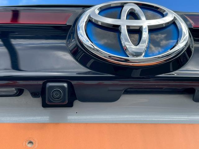 ヤリスクロス ハイブリッドＺ　禁煙車　全周囲カメラ　パワーシート　レーダークルーズコントロール　障害物センサー　シートヒーター　前後ドラレコ　ＥＴＣ　フルセグＴＶ　スマートキー　ハーフレザー　フラットシート　純正アルミホイール（27枚目）