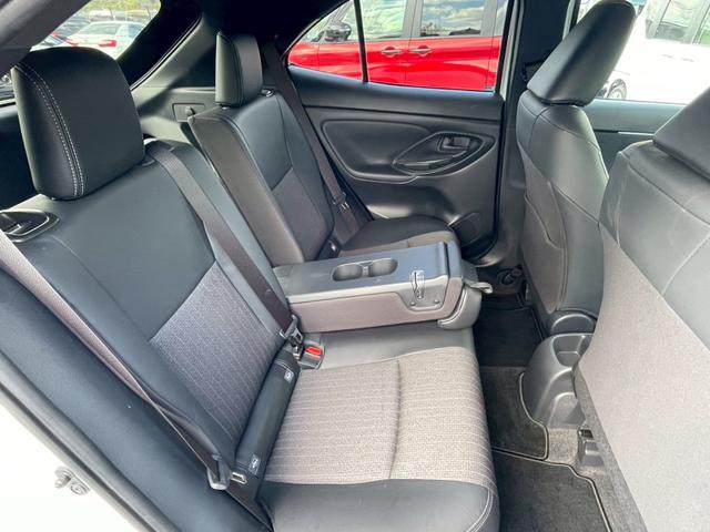 ヤリスクロス ハイブリッドＺ　禁煙車　全周囲カメラ　パワーシート　レーダークルーズコントロール　障害物センサー　シートヒーター　前後ドラレコ　ＥＴＣ　フルセグＴＶ　スマートキー　ハーフレザー　フラットシート　純正アルミホイール（41枚目）