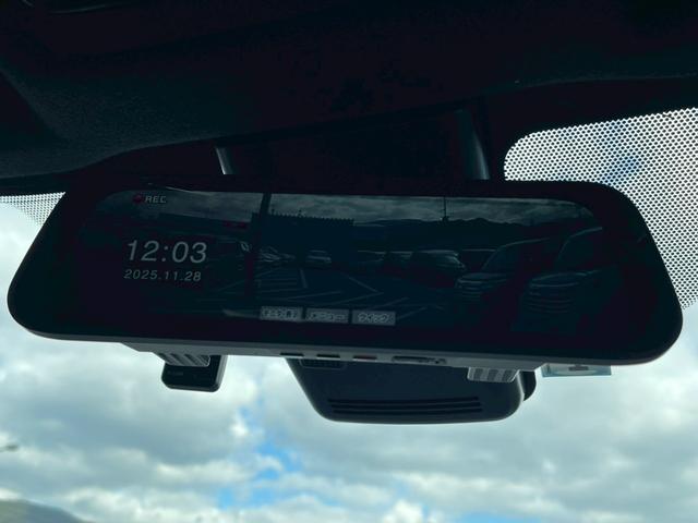 ヤリスクロス ハイブリッドＺ　禁煙車　全周囲カメラ　パワーシート　レーダークルーズコントロール　障害物センサー　シートヒーター　前後ドラレコ　ＥＴＣ　フルセグＴＶ　スマートキー　ハーフレザー　フラットシート　純正アルミホイール（58枚目）