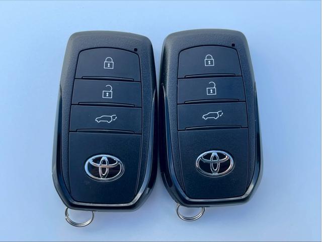 ヤリスクロス ハイブリッドＺ　禁煙車　全周囲カメラ　パワーシート　レーダークルーズコントロール　障害物センサー　シートヒーター　前後ドラレコ　ＥＴＣ　フルセグＴＶ　スマートキー　ハーフレザー　フラットシート　純正アルミホイール（68枚目）