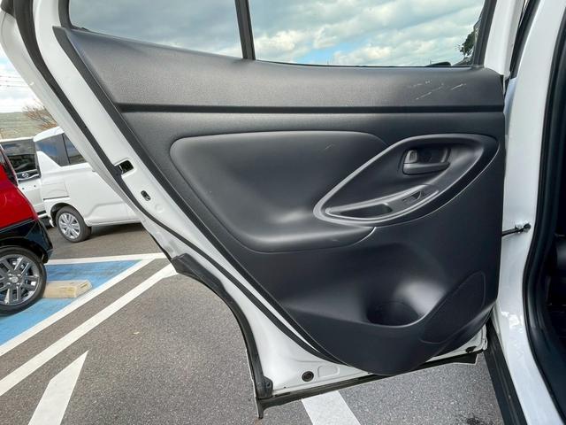ヤリスクロス ハイブリッドＺ　禁煙車　全周囲カメラ　パワーシート　レーダークルーズコントロール　障害物センサー　シートヒーター　前後ドラレコ　ＥＴＣ　フルセグＴＶ　スマートキー　ハーフレザー　フラットシート　純正アルミホイール（80枚目）