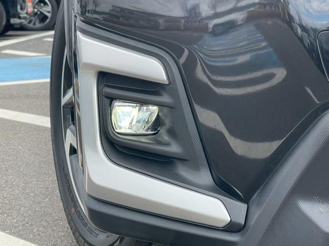 ＸＶ アドバンス　禁煙車　４ＷＤ　バイザー付　純正フルセグナビ　ＥＴＣ　純正アルミホイール１８インチ　ドラレコ　純正フロアマット　ハーフレザーシート　フルフラットシート　バックカメラ　サイドカメラ　電動シート（14枚目）