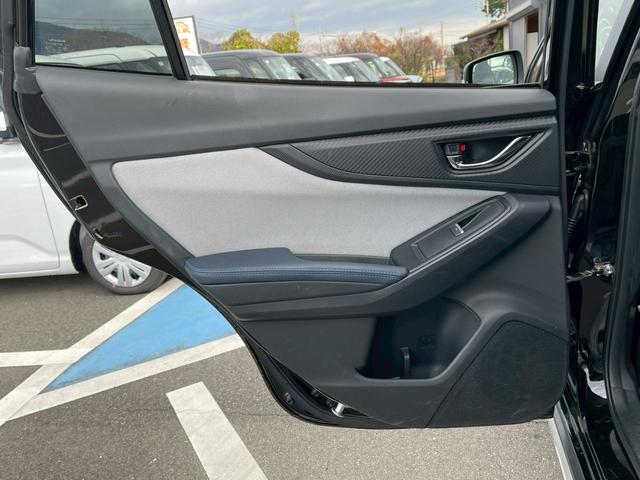 ＸＶ アドバンス　禁煙車　４ＷＤ　バイザー付　純正フルセグナビ　ＥＴＣ　純正アルミホイール１８インチ　ドラレコ　純正フロアマット　ハーフレザーシート　フルフラットシート　バックカメラ　サイドカメラ　電動シート（65枚目）