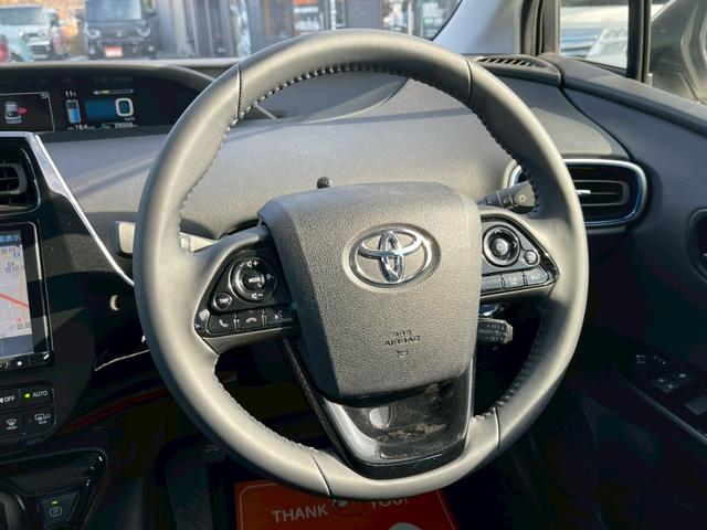 プリウス Ｓツーリングセレクション　禁煙車　レーダークルーズコントロール　障害物センサー　全周囲カメラ　フルセグＴＶ　シートヒーター　前後ドラレコ　ＥＴＣ　スマートキー　ＬＥＤヘッドランプ　フロントフォグランプ　ドアバイザー　エアロ（13枚目）