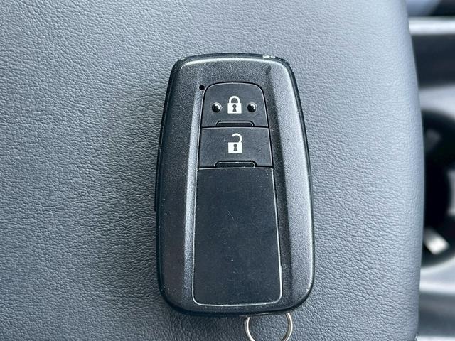 プリウス Ｓツーリングセレクション　禁煙車　レーダークルーズコントロール　障害物センサー　全周囲カメラ　フルセグＴＶ　シートヒーター　前後ドラレコ　ＥＴＣ　スマートキー　ＬＥＤヘッドランプ　フロントフォグランプ　ドアバイザー　エアロ（18枚目）