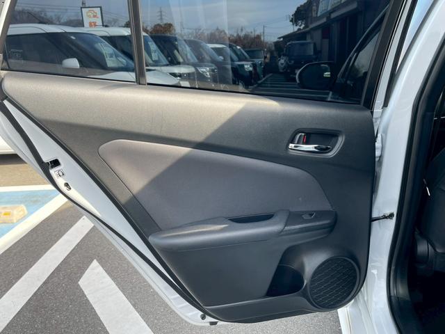 プリウス Ｓツーリングセレクション　禁煙車　レーダークルーズコントロール　障害物センサー　全周囲カメラ　フルセグＴＶ　シートヒーター　前後ドラレコ　ＥＴＣ　スマートキー　ＬＥＤヘッドランプ　フロントフォグランプ　ドアバイザー　エアロ（24枚目）