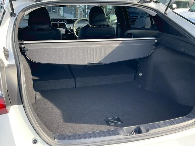 プリウス Ｓツーリングセレクション　禁煙車　レーダークルーズコントロール　障害物センサー　全周囲カメラ　フルセグＴＶ　シートヒーター　前後ドラレコ　ＥＴＣ　スマートキー　ＬＥＤヘッドランプ　フロントフォグランプ　ドアバイザー　エアロ（31枚目）