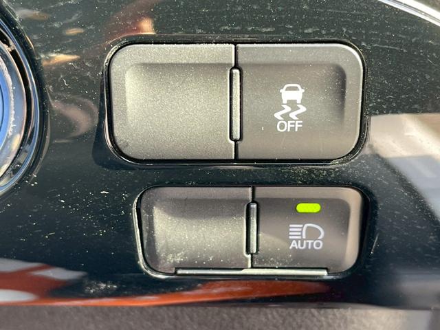 プリウス Ｓツーリングセレクション　禁煙車　レーダークルーズコントロール　障害物センサー　全周囲カメラ　フルセグＴＶ　シートヒーター　前後ドラレコ　ＥＴＣ　スマートキー　ＬＥＤヘッドランプ　フロントフォグランプ　ドアバイザー　エアロ（65枚目）