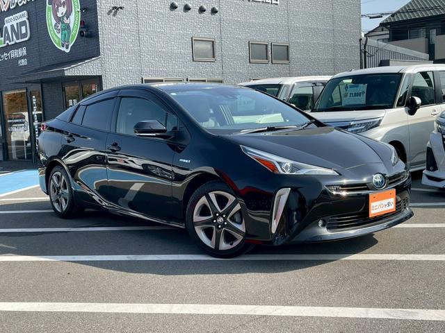 プリウス Ｓツーリングセレクション　純正９インチナビ　禁煙車　バックカメラ　フルセグ　フロアマット　バイザー　電動格納ミラー　シートヒーター　ＬＥＤヘッドランプ　定期点検記録簿　スマートキー　オートクルーズコントロール（8枚目）