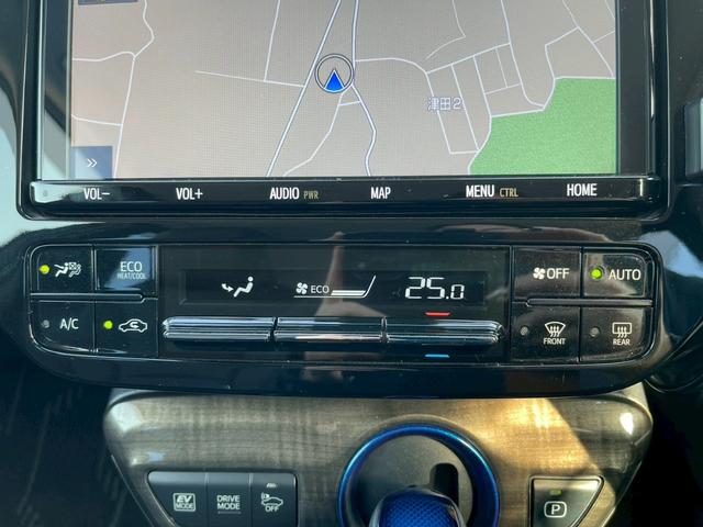 プリウス Ｓツーリングセレクション　純正９インチナビ　禁煙車　バックカメラ　フルセグ　フロアマット　バイザー　電動格納ミラー　シートヒーター　ＬＥＤヘッドランプ　定期点検記録簿　スマートキー　オートクルーズコントロール（16枚目）