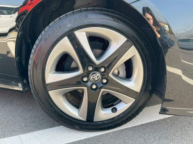 プリウス Ｓツーリングセレクション　純正９インチナビ　禁煙車　バックカメラ　フルセグ　フロアマット　バイザー　電動格納ミラー　シートヒーター　ＬＥＤヘッドランプ　定期点検記録簿　スマートキー　オートクルーズコントロール（18枚目）