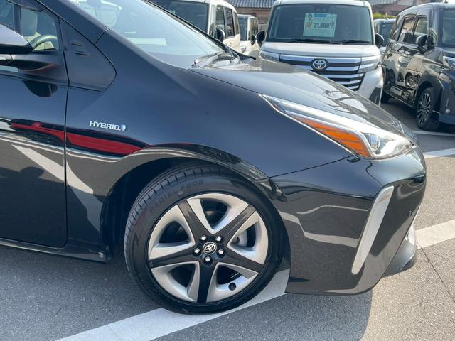 プリウス Ｓツーリングセレクション　純正９インチナビ　禁煙車　バックカメラ　フルセグ　フロアマット　バイザー　電動格納ミラー　シートヒーター　ＬＥＤヘッドランプ　定期点検記録簿　スマートキー　オートクルーズコントロール（21枚目）