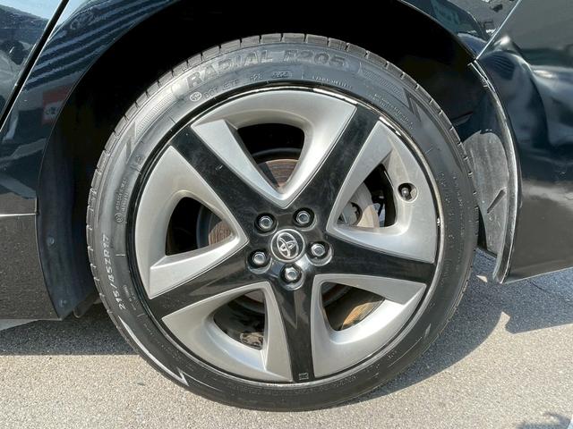 プリウス Ｓツーリングセレクション　純正９インチナビ　禁煙車　バックカメラ　フルセグ　フロアマット　バイザー　電動格納ミラー　シートヒーター　ＬＥＤヘッドランプ　定期点検記録簿　スマートキー　オートクルーズコントロール（25枚目）