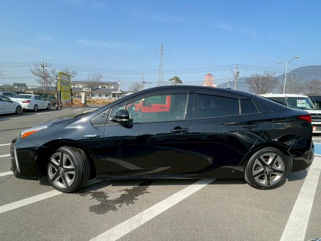 プリウス Ｓツーリングセレクション　純正９インチナビ　禁煙車　バックカメラ　フルセグ　フロアマット　バイザー　電動格納ミラー　シートヒーター　ＬＥＤヘッドランプ　定期点検記録簿　スマートキー　オートクルーズコントロール（26枚目）