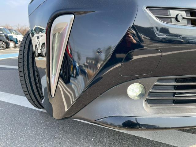 プリウス Ｓツーリングセレクション　純正９インチナビ　禁煙車　バックカメラ　フルセグ　フロアマット　バイザー　電動格納ミラー　シートヒーター　ＬＥＤヘッドランプ　定期点検記録簿　スマートキー　オートクルーズコントロール（28枚目）