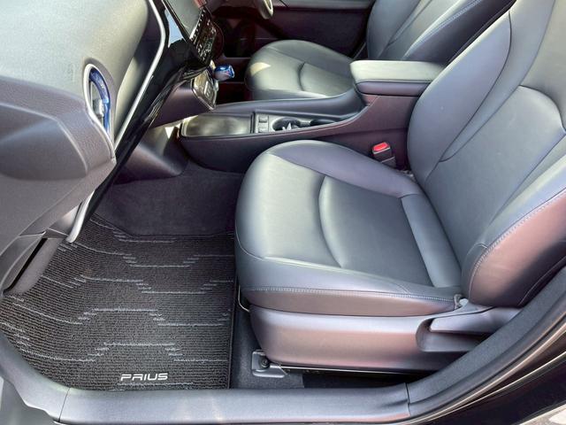 プリウス Ｓツーリングセレクション　純正９インチナビ　禁煙車　バックカメラ　フルセグ　フロアマット　バイザー　電動格納ミラー　シートヒーター　ＬＥＤヘッドランプ　定期点検記録簿　スマートキー　オートクルーズコントロール（31枚目）