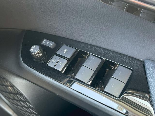 プリウス Ｓツーリングセレクション　純正９インチナビ　禁煙車　バックカメラ　フルセグ　フロアマット　バイザー　電動格納ミラー　シートヒーター　ＬＥＤヘッドランプ　定期点検記録簿　スマートキー　オートクルーズコントロール（34枚目）