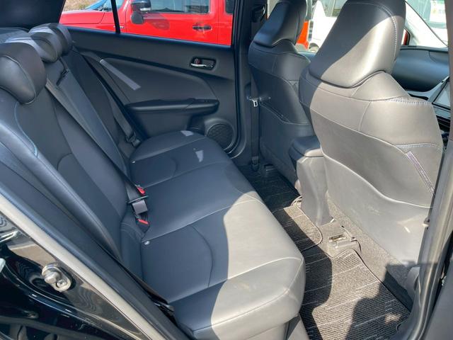 プリウス Ｓツーリングセレクション　純正９インチナビ　禁煙車　バックカメラ　フルセグ　フロアマット　バイザー　電動格納ミラー　シートヒーター　ＬＥＤヘッドランプ　定期点検記録簿　スマートキー　オートクルーズコントロール（40枚目）