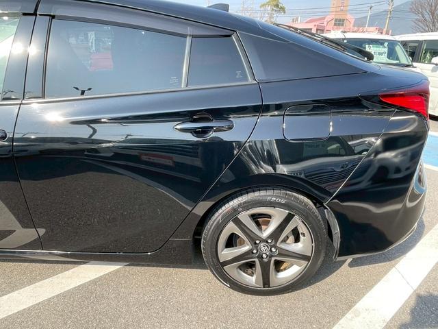 プリウス Ｓツーリングセレクション　純正９インチナビ　禁煙車　バックカメラ　フルセグ　フロアマット　バイザー　電動格納ミラー　シートヒーター　ＬＥＤヘッドランプ　定期点検記録簿　スマートキー　オートクルーズコントロール（45枚目）