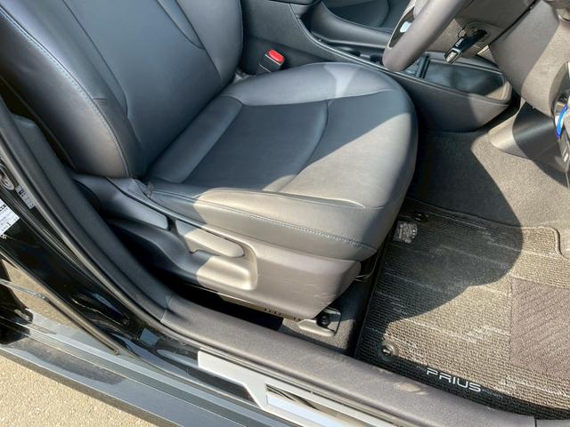 プリウス Ｓツーリングセレクション　純正９インチナビ　禁煙車　バックカメラ　フルセグ　フロアマット　バイザー　電動格納ミラー　シートヒーター　ＬＥＤヘッドランプ　定期点検記録簿　スマートキー　オートクルーズコントロール（50枚目）