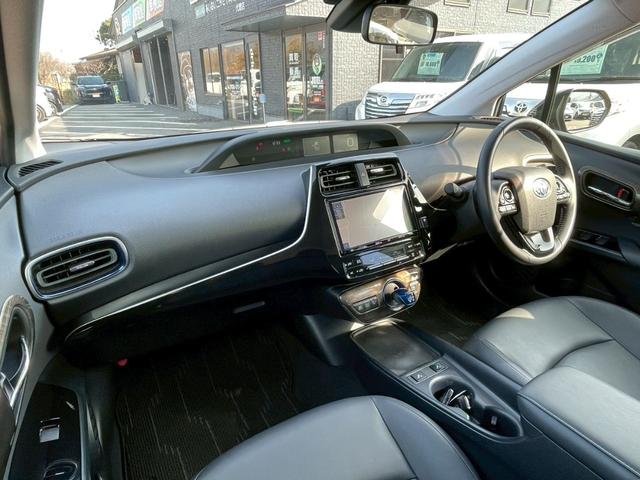 プリウス Ｓツーリングセレクション　純正９インチナビ　禁煙車　バックカメラ　フルセグ　フロアマット　バイザー　電動格納ミラー　シートヒーター　ＬＥＤヘッドランプ　定期点検記録簿　スマートキー　オートクルーズコントロール（55枚目）