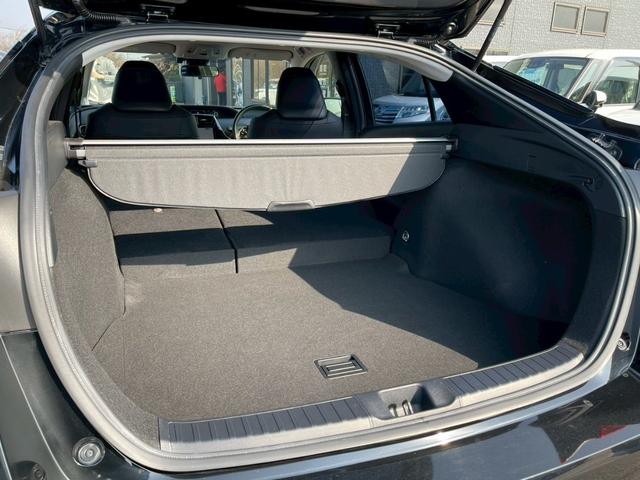 プリウス Ｓツーリングセレクション　純正９インチナビ　禁煙車　バックカメラ　フルセグ　フロアマット　バイザー　電動格納ミラー　シートヒーター　ＬＥＤヘッドランプ　定期点検記録簿　スマートキー　オートクルーズコントロール（57枚目）