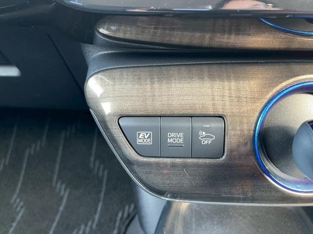 プリウス Ｓツーリングセレクション　純正９インチナビ　禁煙車　バックカメラ　フルセグ　フロアマット　バイザー　電動格納ミラー　シートヒーター　ＬＥＤヘッドランプ　定期点検記録簿　スマートキー　オートクルーズコントロール（63枚目）