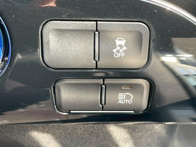プリウス Ｓツーリングセレクション　純正９インチナビ　禁煙車　バックカメラ　フルセグ　フロアマット　バイザー　電動格納ミラー　シートヒーター　ＬＥＤヘッドランプ　定期点検記録簿　スマートキー　オートクルーズコントロール（70枚目）