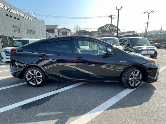 プリウス Ｓツーリングセレクション　純正９インチナビ　禁煙車　バックカメラ　フルセグ　フロアマット　バイザー　電動格納ミラー　シートヒーター　ＬＥＤヘッドランプ　定期点検記録簿　スマートキー　オートクルーズコントロール（77枚目）