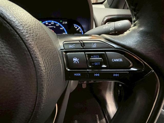 ヤリスクロス ハイブリッドＺ　禁煙車　全周囲カメラ　障害物センサー　レーダークルーズコントロール　ＢＳＭ　オートライト　シートヒーター　前後ドラレコ　ＥＴＣ　純正ナビ　スマートキー　パワーシート　ヘッドアップディスプレイ（9枚目）