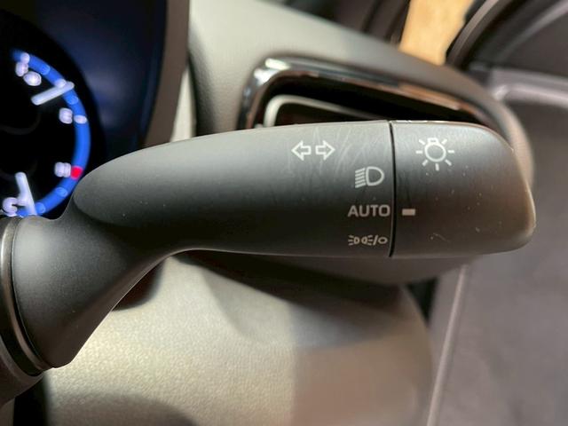 ヤリスクロス ハイブリッドＺ　禁煙車　全周囲カメラ　障害物センサー　レーダークルーズコントロール　ＢＳＭ　オートライト　シートヒーター　前後ドラレコ　ＥＴＣ　純正ナビ　スマートキー　パワーシート　ヘッドアップディスプレイ（11枚目）