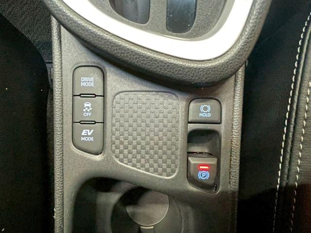 ヤリスクロス ハイブリッドＺ　禁煙車　全周囲カメラ　障害物センサー　レーダークルーズコントロール　ＢＳＭ　オートライト　シートヒーター　前後ドラレコ　ＥＴＣ　純正ナビ　スマートキー　パワーシート　ヘッドアップディスプレイ（14枚目）