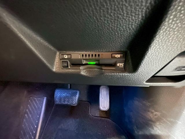 ヤリスクロス ハイブリッドＺ　禁煙車　全周囲カメラ　障害物センサー　レーダークルーズコントロール　ＢＳＭ　オートライト　シートヒーター　前後ドラレコ　ＥＴＣ　純正ナビ　スマートキー　パワーシート　ヘッドアップディスプレイ（22枚目）