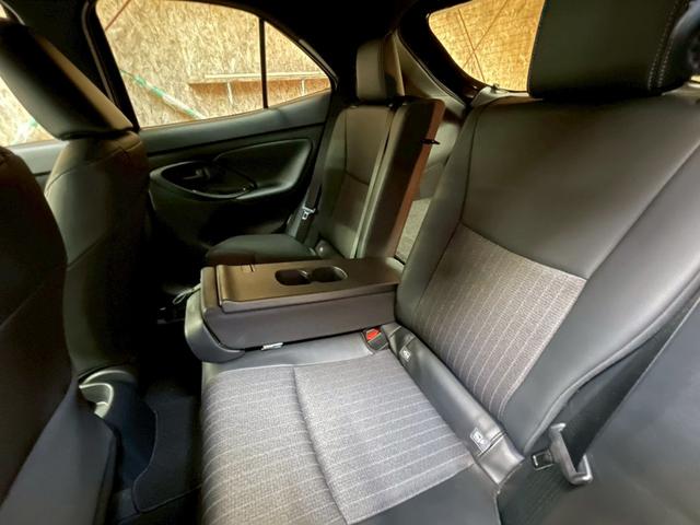 ヤリスクロス ハイブリッドＺ　禁煙車　全周囲カメラ　障害物センサー　レーダークルーズコントロール　ＢＳＭ　オートライト　シートヒーター　前後ドラレコ　ＥＴＣ　純正ナビ　スマートキー　パワーシート　ヘッドアップディスプレイ（31枚目）