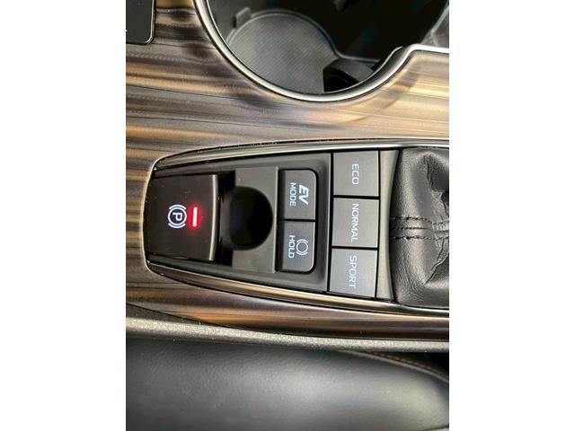 �c�ƕ���X�^�b�t�U���A�A�t�^�[����X�^�b�t�W���A�T�|�[�g����X�^�b�t�U���@�����Q�O���̖��邭�A���C�ȃX�^�b�t�ł��q�l�̂����X���҂����Ă���܂��B